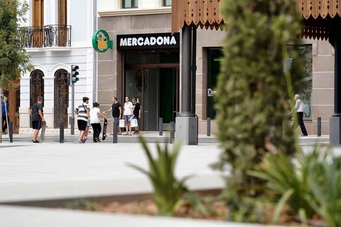 Valencia.- Mercadona reabre su supermercado de Tavernes Blanques con el nuevo mo