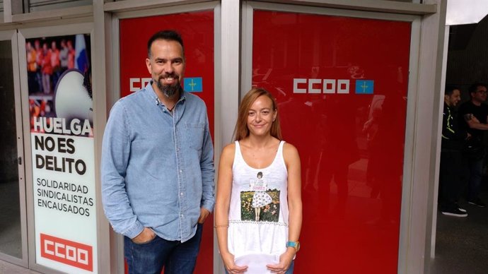 El secretario general de CCOO de Asturias, José Manuel Zapico, y la responsable regional de Juventud de Comisiones Obreras de Asturias, Ana María Rodríguez.
