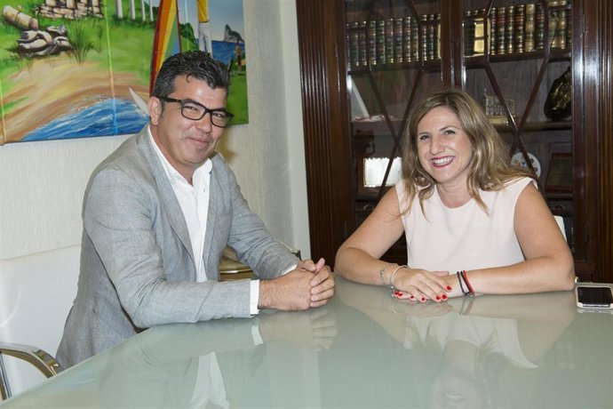 Irene García con el alcalde de Nueva Jarilla