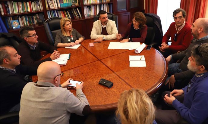 La alcaldesa de Jerez reunida con el sector del taxi