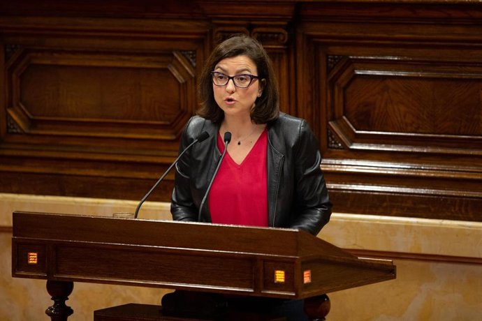 La portavoz del PSC, Eva Granados, interviene en un pleno del Parlament en mayo