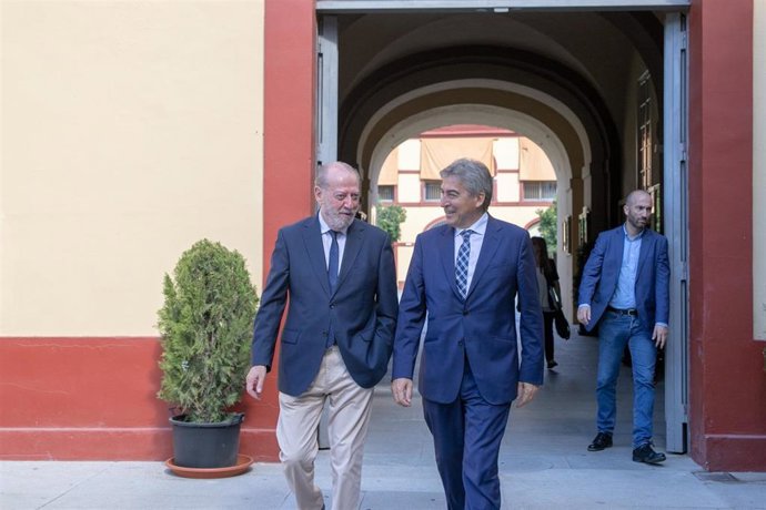 Fernando Rodríguez Villalobos y Lucrecio Fernández han mantenido una reunión en la Diputación de Sevilla