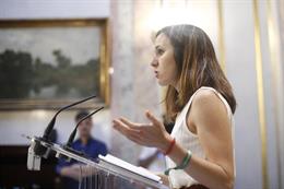 Podemos pide a Calvo menos "prepotencia" y tiende la mano al PSOE para trabajar 