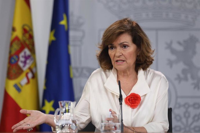 La vicepresidenta del Gobierno en funciones, Carmen Calvo, comparece ante los medios de comunicación tras la reunión del Consejo de Ministros en Moncloa, celebrada un día después a la segunda votación fallida a la investidura del candidato socialista a 
