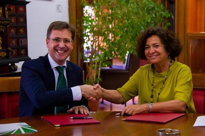 Renuevan la línea de financiación con la UGR para facilitar el pago de la matrícula