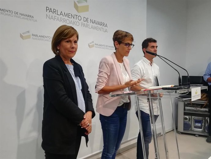 Uxue Barkos, María Chivite y Eduardo Santos.