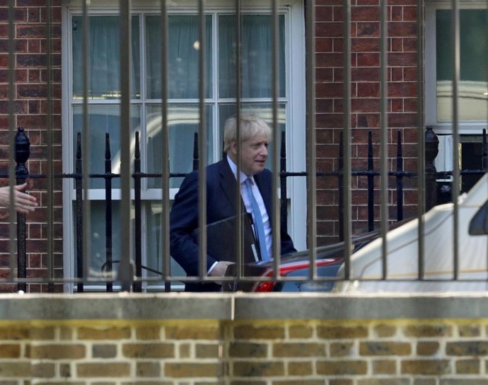 Boris Johnson a la salida de la primera reunión con su Gobierno en el número 10 de Downing Street