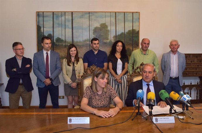 Foto Da Nota De Prensa: Tomé Presenta A Composición Do Goberno, Planificado Para Ser O Máis Útil Á Provincia