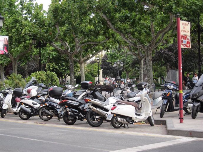 Aparcamiento de motos en Logroño