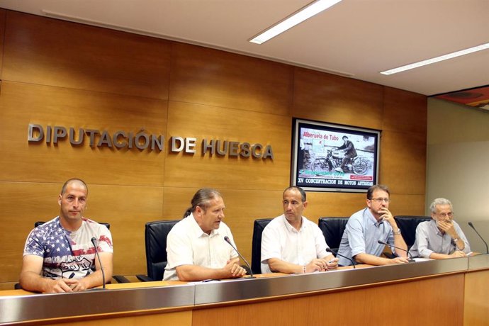 Presentación de la XV Concentración de Motos Antiguas en Alberuela de Tubo (Huesca).
