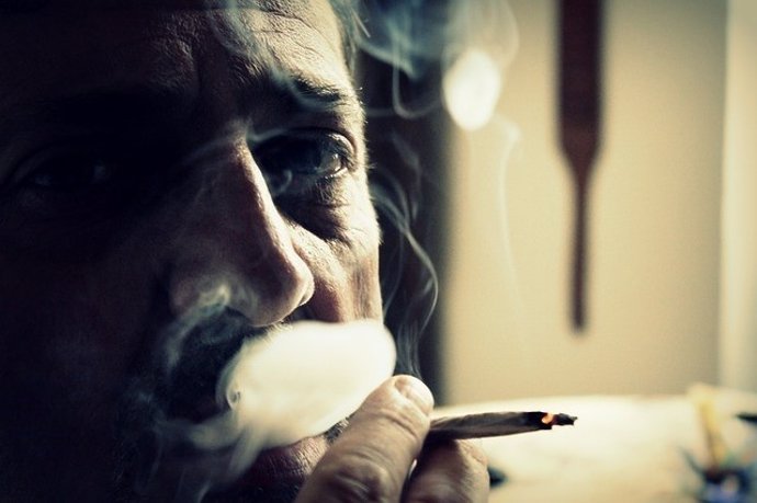 Imagen de recurso de un fumador.