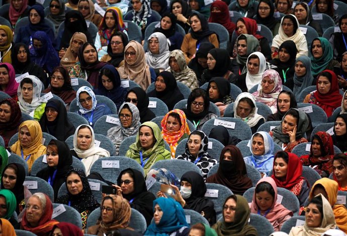 Mujeres afganas en una asamblea consultiva