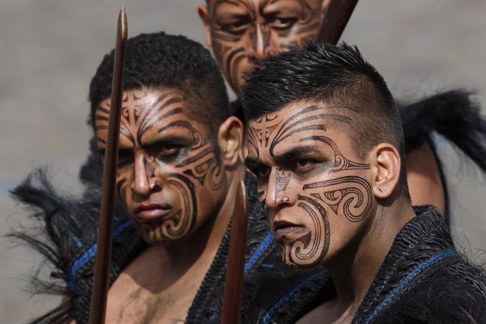 Maoríes en el desfile del Día Nacional de Francia
