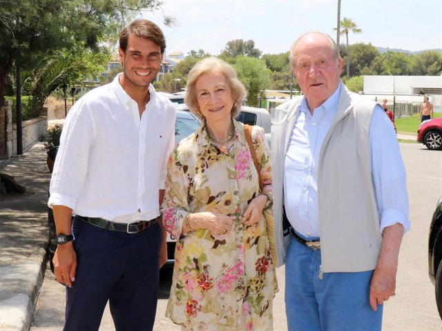 Rafael Nadal con los Reyes eméritos en Mallorca