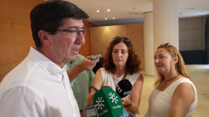 El portavoz Ciudadanos (Cs) en Andalucía, Juan Marín, atiende a los medios de comunicación.