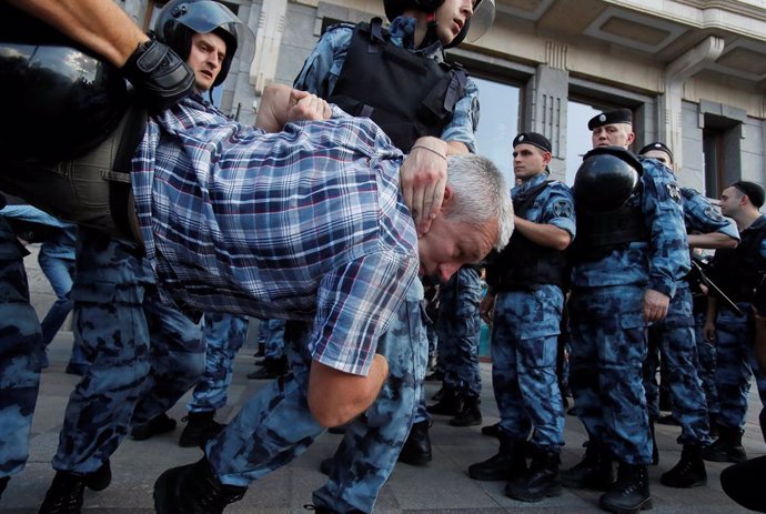 Rusia.- Al menos 435 detenidos en la protesta de Moscú para exigir la presencia de candidatos opositores a la Duma local