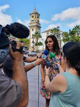 La diputada de Ciudadanos (Cs) por Cádiz en el Parlamento de Andalucía, Ángel Rodríguez, atiende a medios