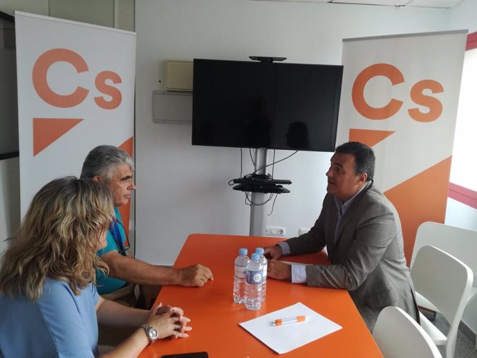 El portavoz de Cs en Málaga, Carlos Hernández White, se reúne con la Asociación Profesional de Informadores de Turismo