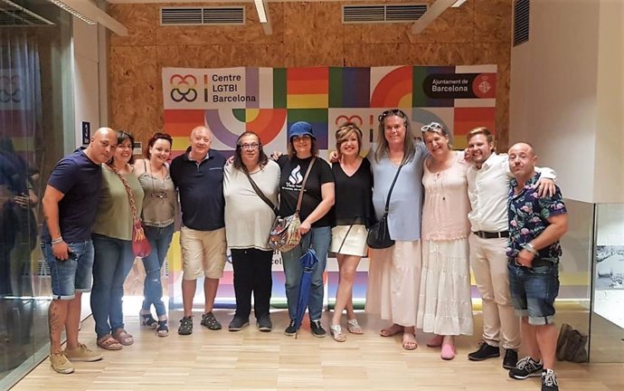 Membres del collectiu transexual es reuneixen en Barcelona per crear una Confluncia Trans, amb el suport de la Federació Plataforma Trans.