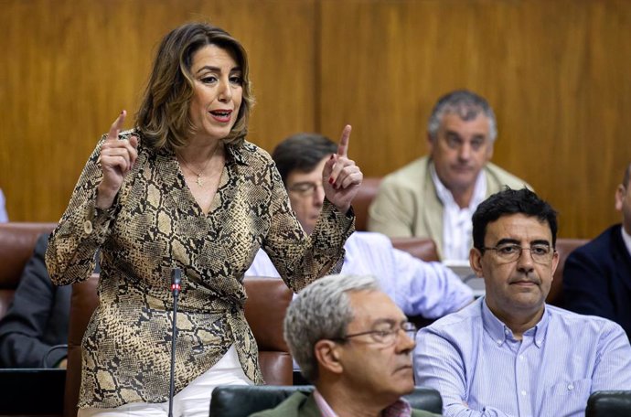 La secretaria general del PSOE-A, Susana Díaz, interviene en el pleno del Parlamento andaluz.