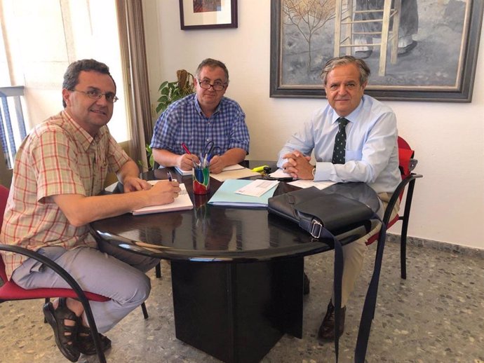 Fuentes se reúne con responsables del Consejo del Movimiento Ciudadano y la Federación de vecinos Al-Zahara