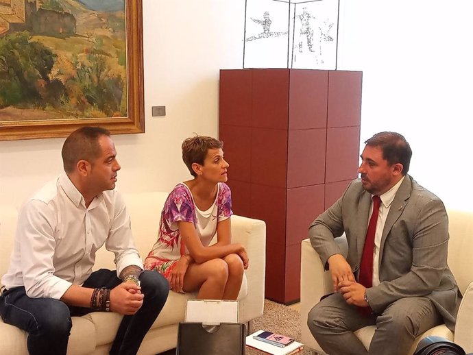 De izquierda a derecha, el secretario de Organización del PSN, Ramón Alzórriz, la secretaria general del PSN, María Chivite, y el presidente del Parlamento de Navarra, Unai Hualde.