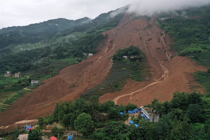 Operativo de búsqueda y rescate por el temporal en la localidad china de Liupanshui