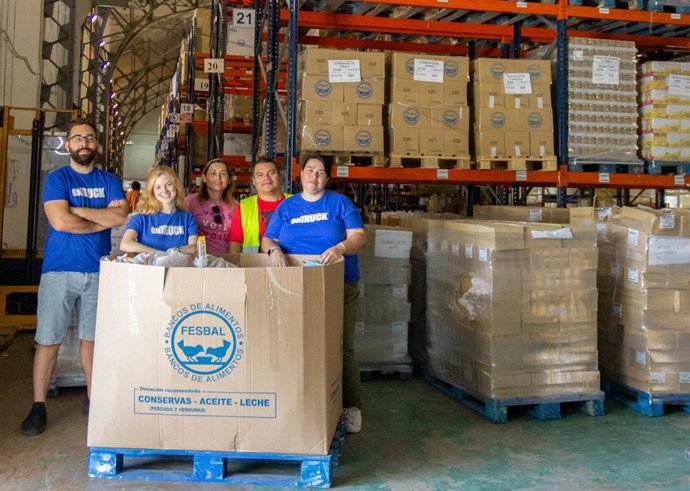 Ontruck lliura més de 500 quilos de menjar als Bancs d'Aliments de Madrid i Barcelona