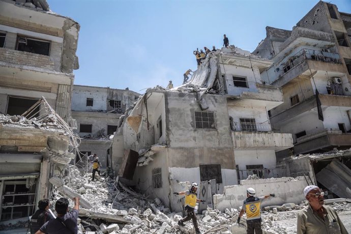 Edificio destrozado por los ataques del Gobierno sirio y la aviación rusa sobre Idlib