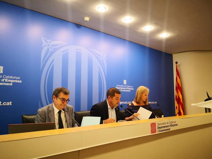 La directora general de Industria de la Generalitat, Matilde Villarroya; el secretario de Empresa y Competitividad, Joaquim Ferrer, y el responsable del área de Análisis Estratégica, Joan Miquel Hernández