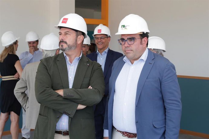 El presidente de la Comunidad de Madrid en funciones, Pedro Rollán, en la construcción de un nuevo colegio en Boadilla del Monte.