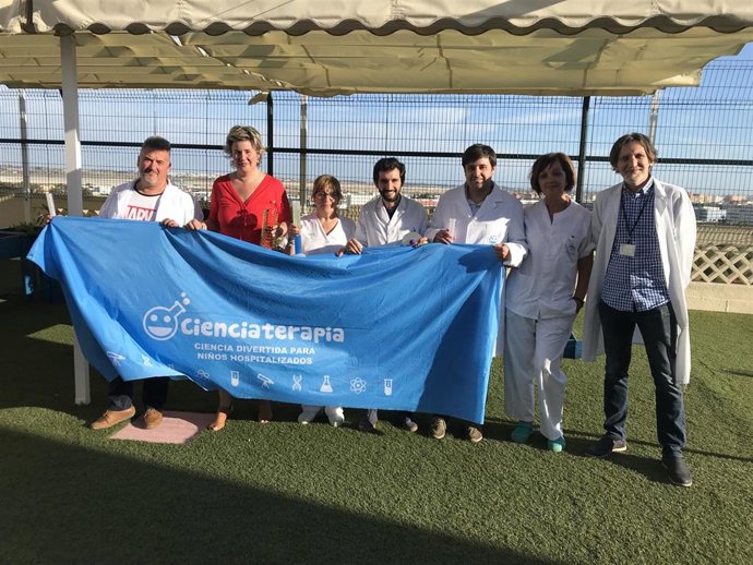 a Fundación Cepsa Y Cienciaterapia Llevan El Conocimiento De La Ciencia Al Hospital Vazquez Díaz