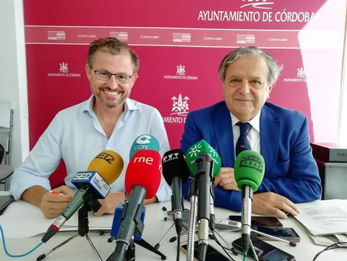 Fuentes (dcha.) y Dorado, en rueda de prensa