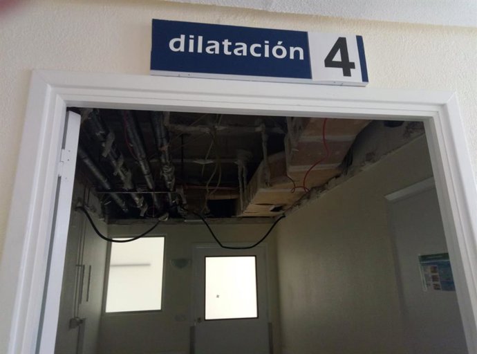 Sala de dilatación en la que se ha desplomado el techo