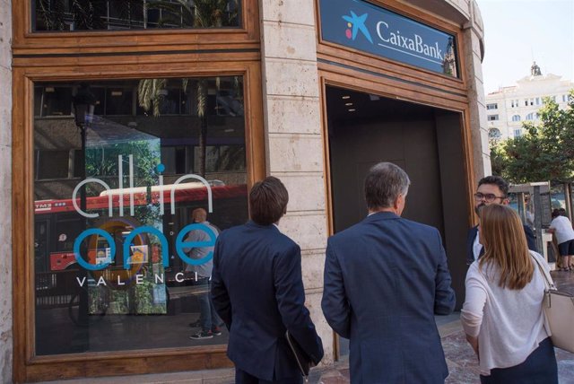 Caixabank Abre En València Su Primera Oficina 'all In One', Con ...