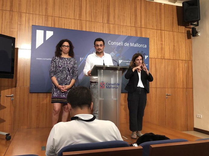 La presidenta del Consell de Mallorca, Catalina Cladera, en roda de premsa