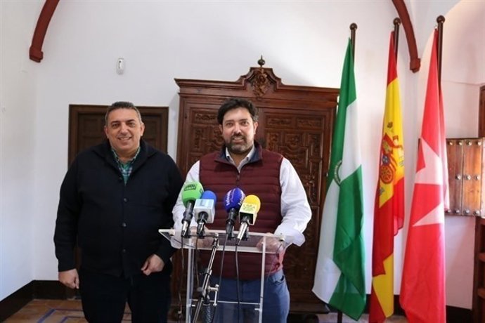 El alcalde de Lora en rueda de prensa