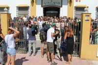 Multitudinario acto de repulsa en Gelves (Sevilla)  contra la violencia machista tras el apuñalamiento de una vecina