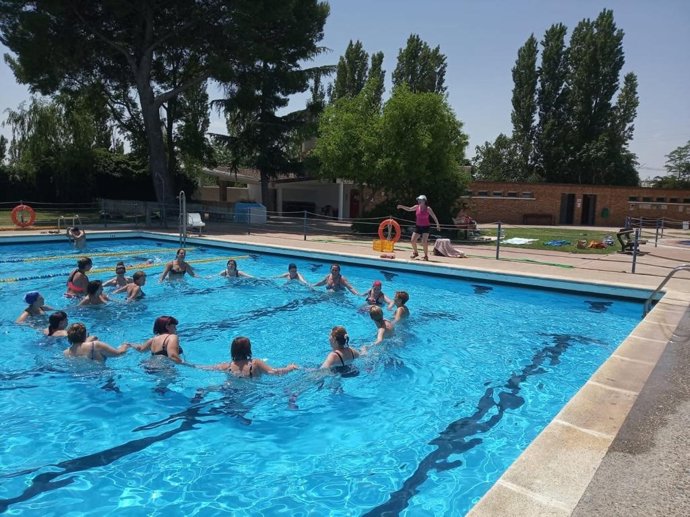 Vecinas de la Comara de Los Monegros disfrutan de las actividades deportivas de verano organizadas por la institución comarcal.