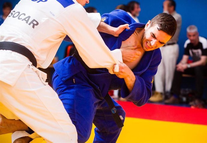 El judoca Sergio Ibáñez durante un combate