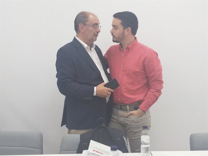 El secretario general del PSOE Aragón, Javier Lambán, y el secretario de Organización del mismo partido, Darío Villagrasa, en la reunión de la Comisión Ejecutiva Regional.