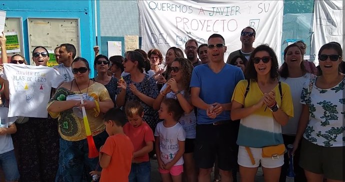 Imagen de archivo de las familias del colegio Blas de Lezo protestando para que continuara el director del centro.