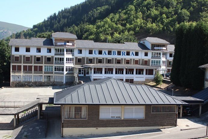    Esti vienres 1 de xunu a les 14.00 hores acaba'l plazu de matriculación na Universidá Asturiana de Branu (UABRA), iniciativa formativa y investigadora qu'impulsa l'Academia de la Llingua Asturiana, la Universidá d'Uviéu y el Conceyu de Cangas del Nar