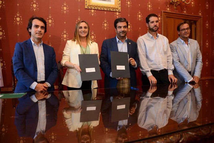 Marifrán Carazo y el alcalde de Loja