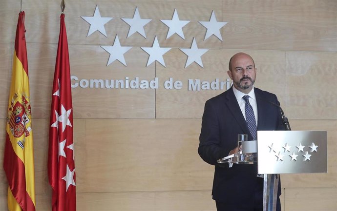 Imagen de archivo del presidente de la Comunidad de Madrid en funciones, Pedro Rollán, en rueda de prensa.