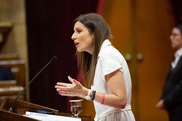 La portaveu de Ciutadans en el Parlament, Lorena Roldán, durant la seva intervenció en una sessió del ple del Parlament de Catalunya.