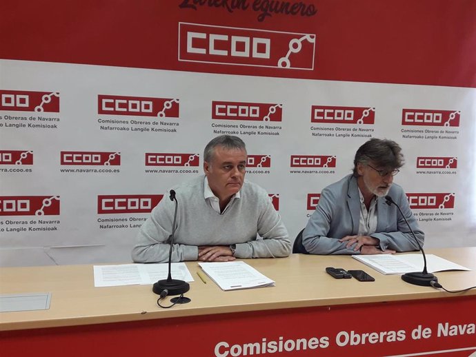 De izquierda a derecha, el secretario de Acción Sindical de CCOO de Navarra, Alfredo Sanz, y el secretario general de CCOO de Navarra, Chechu Rodríguez.