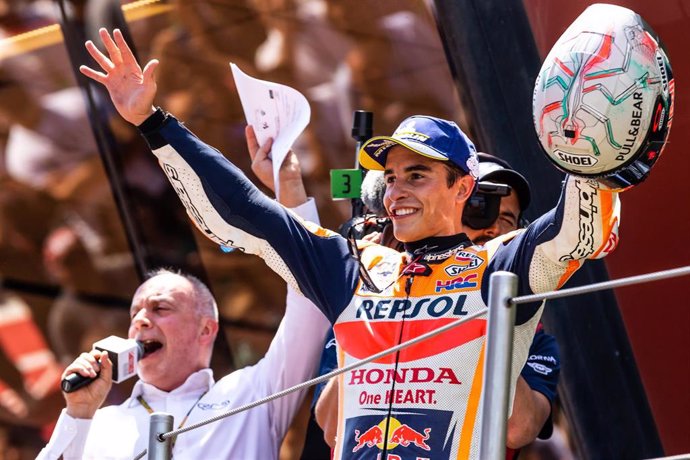 Marc Marquez celebra su victoria en el Gran Premio de Catalunya 2019