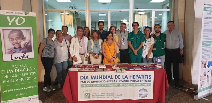 Participantes en la mesa redonda sobre la hepatitis vírica
