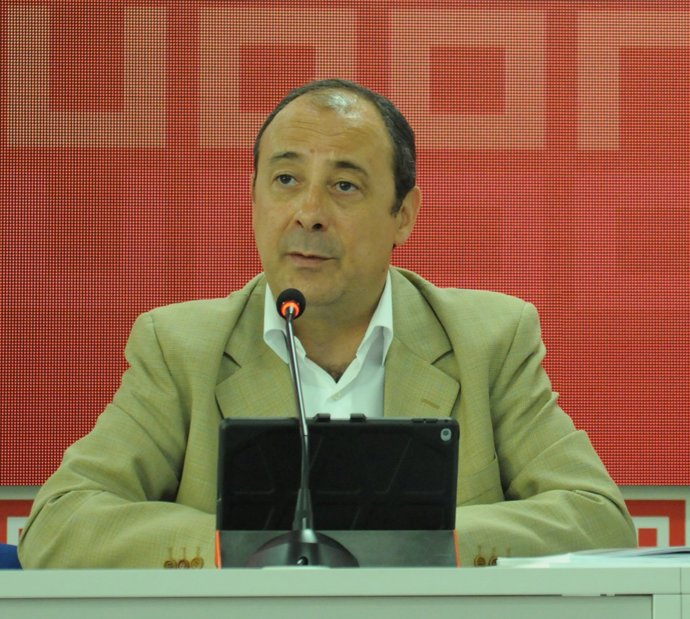 El secretario de políticas públicas y protección social de CC.OO., Carlos Bravo, presenta el informe El Sistema de Protección Social en España 2017